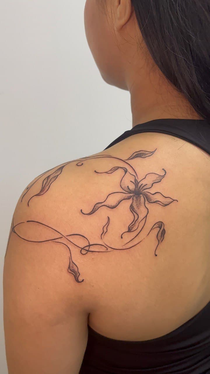 Floral shoulder fineline